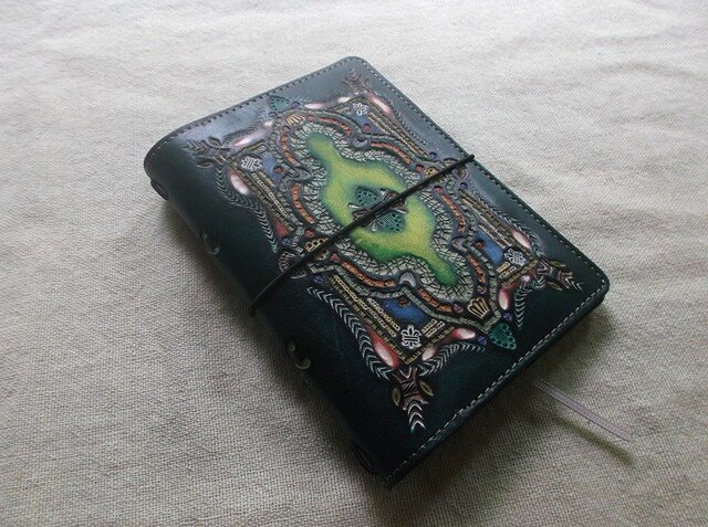 パスポートサイズトラベラーズノートカバー 牛革、刻印＆拭き染め