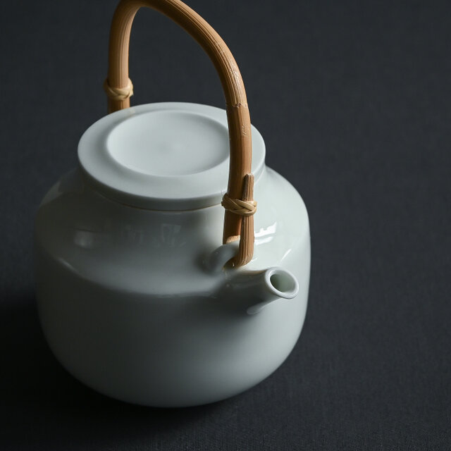 上手急須 切立型 白 | iichi 日々の暮らしを心地よくするハンドメイド