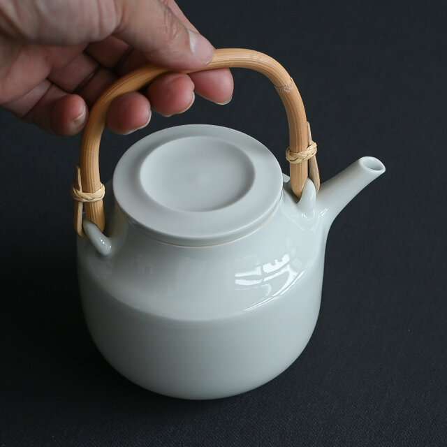 上手急須 切立型 白 | iichi 日々の暮らしを心地よくするハンドメイド