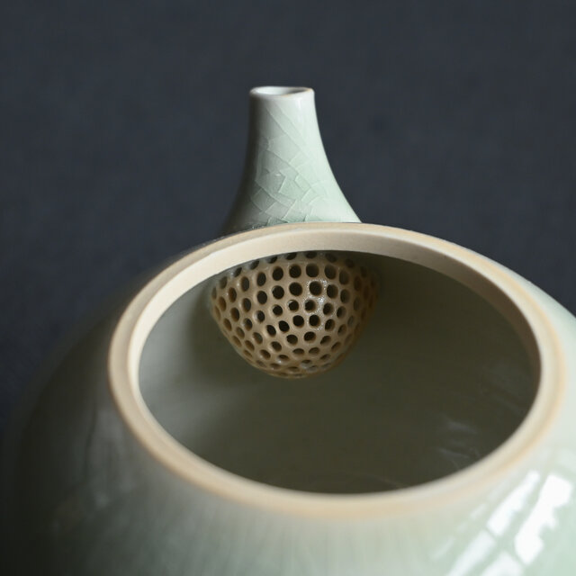 灰釉後手急須 丸型 小 | iichi 日々の暮らしを心地よくする