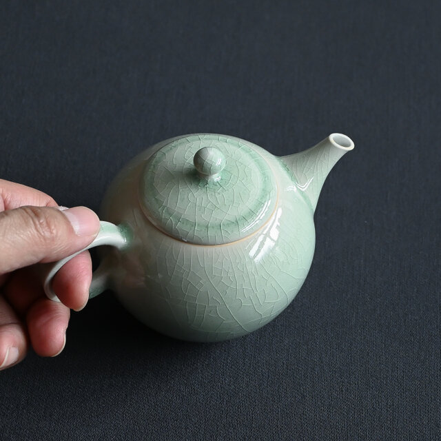 灰釉後手急須 丸型 小 | iichi 日々の暮らしを心地よくする