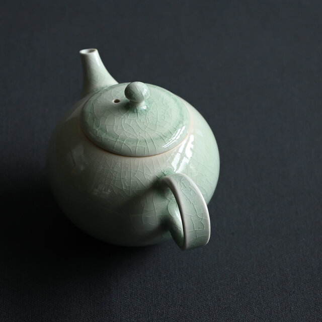 灰釉後手急須 丸型 小 | iichi 日々の暮らしを心地よくする