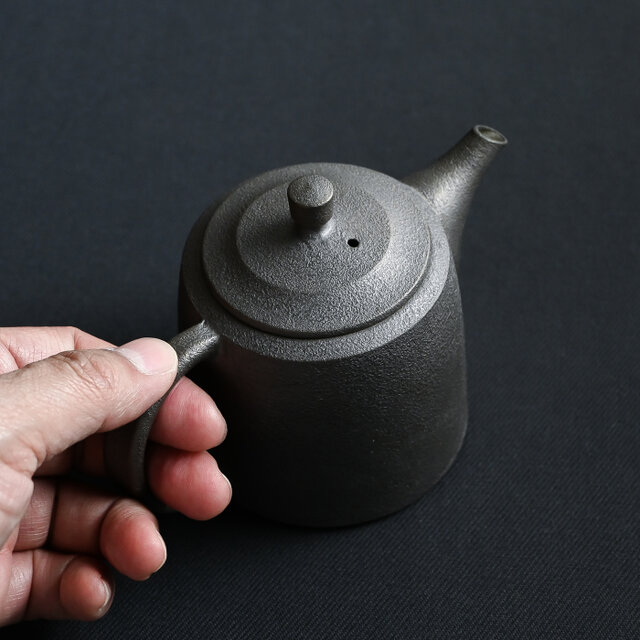 鉄化粧後手急須 筒型 小 | iichi 日々の暮らしを心地よくする