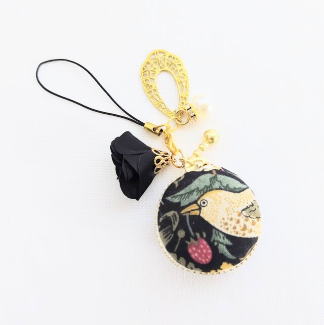 ストロベリーシーフのマカロンポーチ(ブラック②）