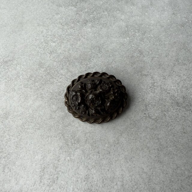 185｜静寂の花 – ヴィクトリアン・モーニングブローチ | iichi 日々の