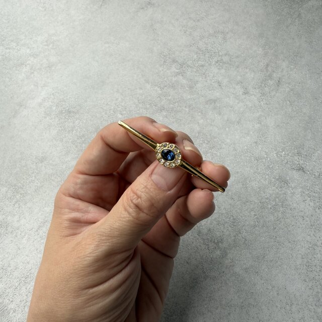 216｜月のしずくを抱いて – ブルーストーンのヴィンテージブローチ