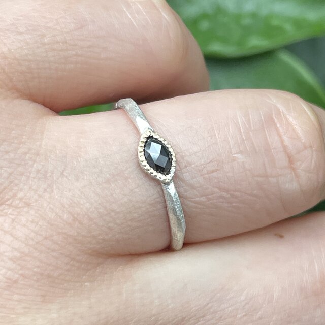 ブラックダイヤモンド マーキス ローズカット 0.25ct K18×シルバー