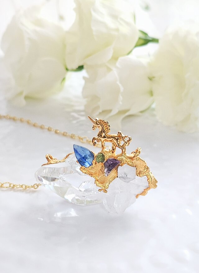 水晶原石 カイヤナイトとユニコーンのネックレス