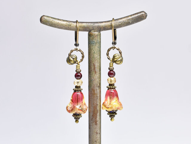 エンジェルトランペットの様なドイツヴィンテージビーズとシトリン