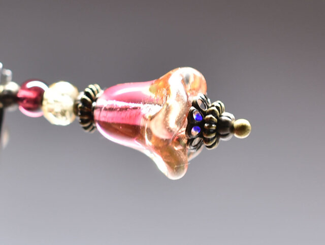 美しいビンテージビーズを使用したトリプルピアス新品 エンジェルトランペットの様なドイツヴィンテージビーズとシトリン