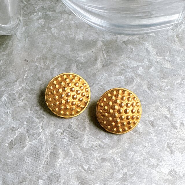Y1141-ヴィンテージイヤリング U.S.A. 1980s Gold Tone Grainy Dome Earrings