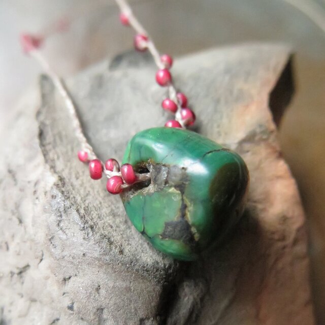 アンティーク 緒 チベタンターコイズ 雫 ＋ 金赤ホワイトハート