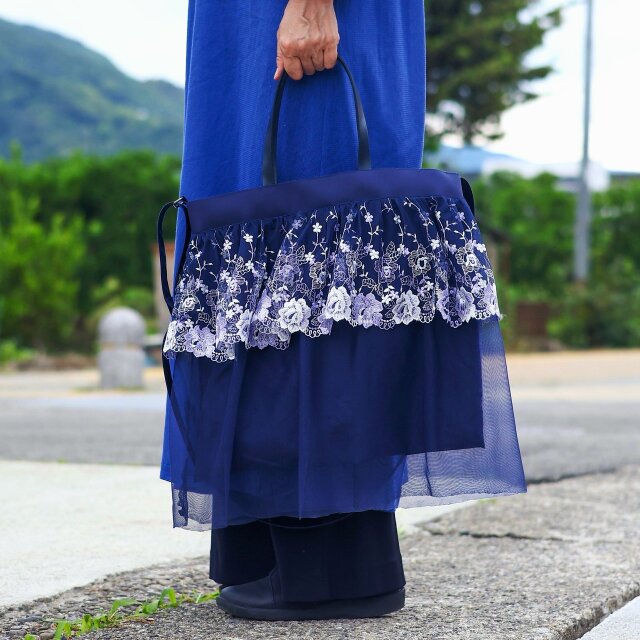 華奢に見えて、タフ。静かな海のような・涼やか紺の2wayバッグ