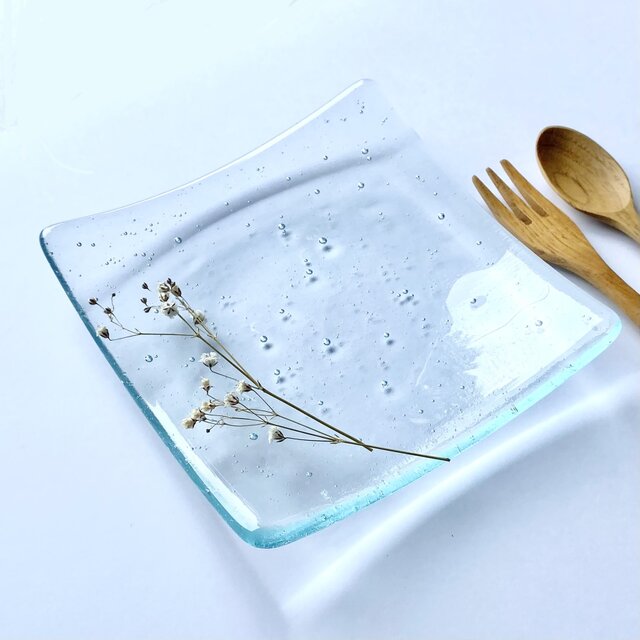 ラムネ色の泡入りガラスの中皿」お皿 ガラス工芸 食器 四角い皿 ガラス