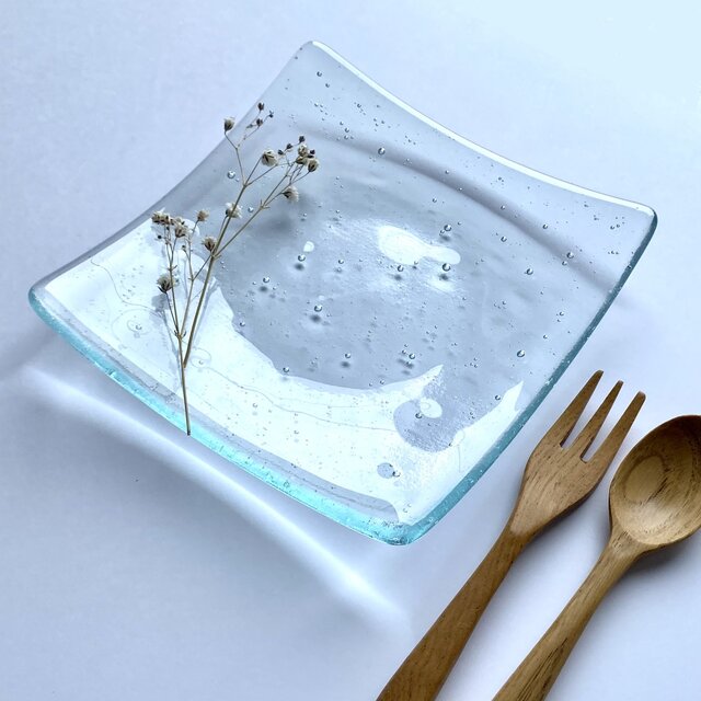 ラムネ色の泡入りガラスの中皿」お皿 ガラス工芸 食器 四角い皿 ガラス