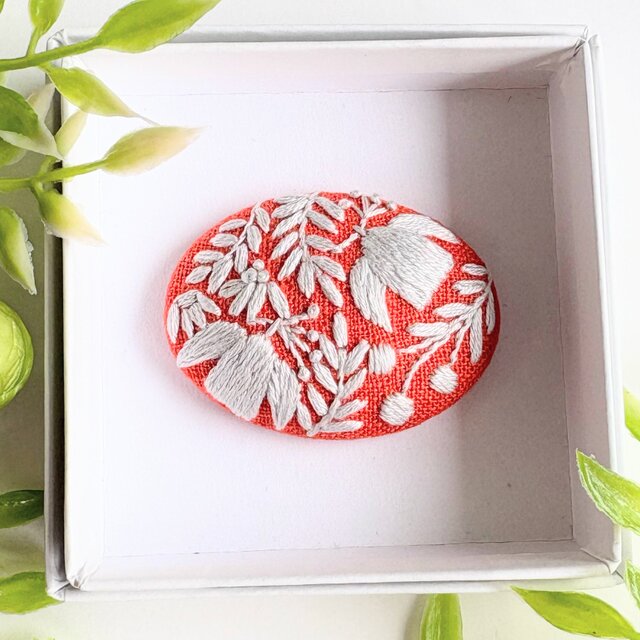 北欧風ことりと草花の刺繍ブローチ#373