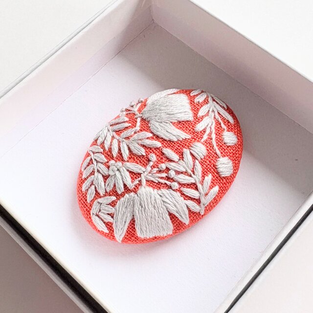 北欧風ことりと草花の刺繍ブローチ#373 | iichi 日々の暮らしを