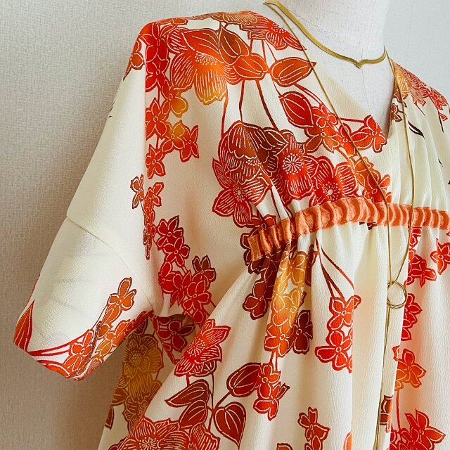 型染め縮緬　Vネックシャーリングワンピース