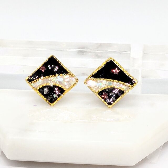 織姫と彦星と天の川　青螺鈿黒漆と白螺鈿白漆のスクエアピアスイヤリング【2221】