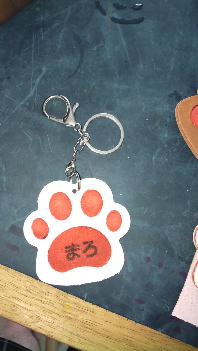肉球 チャーム | iichi 日々の暮らしを心地よくするハンドメイドや
