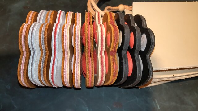 肉球 チャーム | iichi 日々の暮らしを心地よくするハンドメイドや