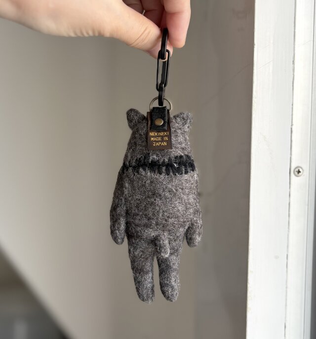 こりページ ミナペルホネン ハチワレ猫 テディベア　キーホルダー 全3柄】猫ちゃんのアクリルキーホルダー | art shop KURUTON