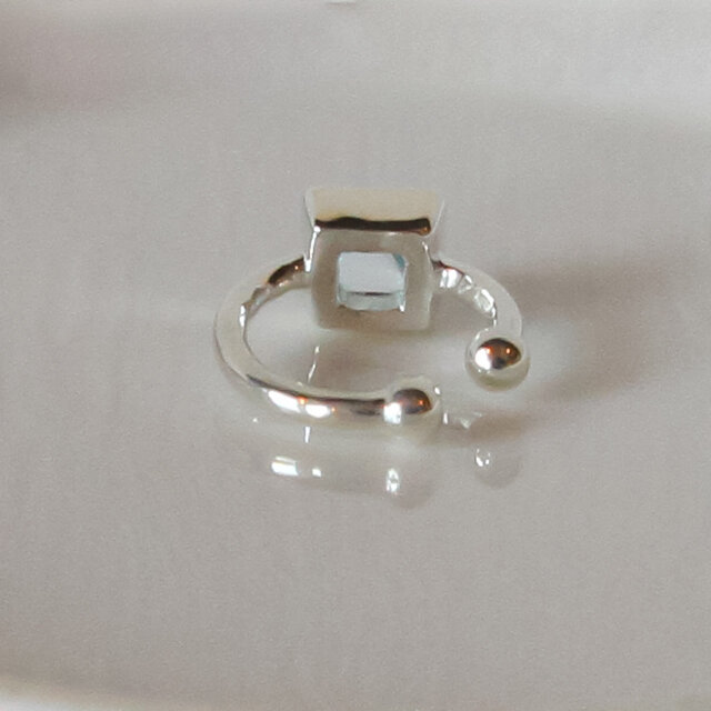 通販 クリスマスセール2025: 特集 blue topaz ear cuff【Silver925】 | iichi 日々の暮らしを アクセサリー