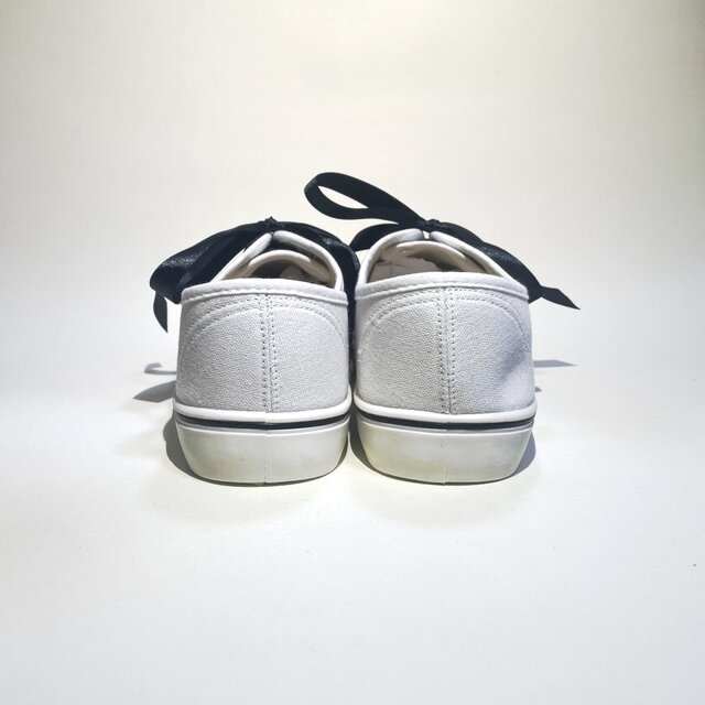 大きなリボンのバイカラースニーカースリッポン (オフホワイト x