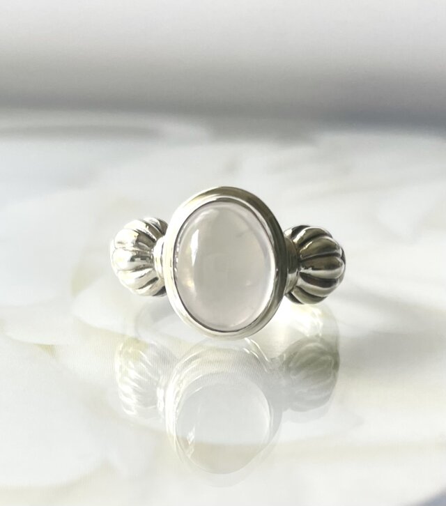 ムーンストーンの王冠リング