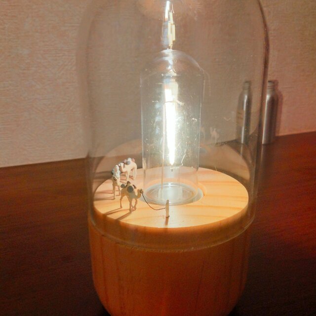 『砂漠を照らす、小さな旅』  ──1/220スケールの、小さなラクダのキャラバン