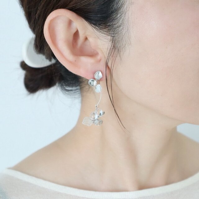 シルバーフラワー×クリアドロップ ピアス/イヤリング | iichi 日々の