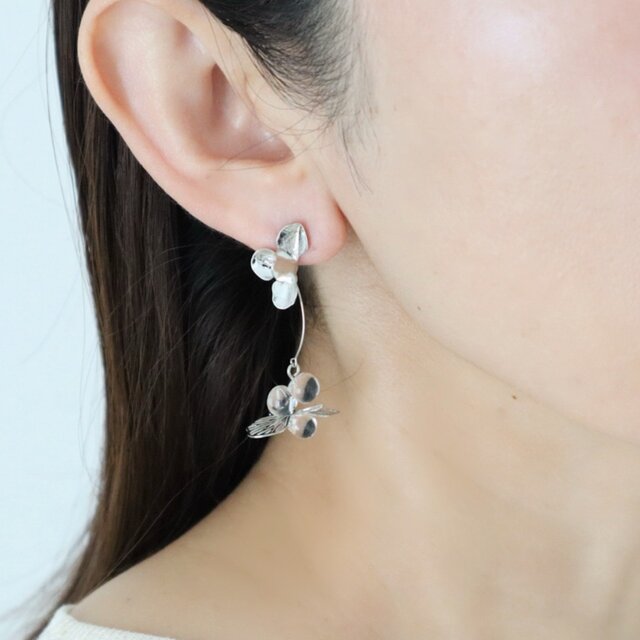 シルバーフラワー×クリアドロップ ピアス/イヤリング | iichi