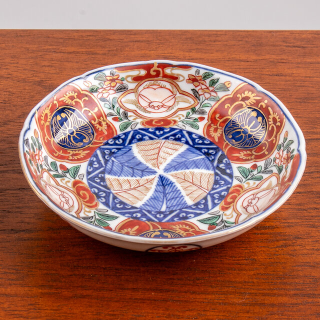 古伊万里 金襴手 草花兎文 四寸皿 明治時代 E1430 | iichi 日々