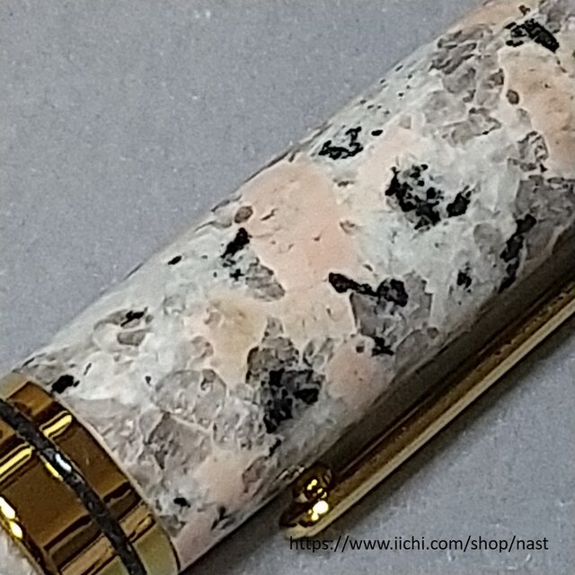 万成石（御影石）で作ったボールペン ナスボ®「桜日和」Curvy Titanium