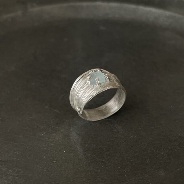 ＊ハンドメイド１点もの＊ アクアマリン＋波型シルバーリング【10011】 ハンドメイド1点もの＊ アクアマリン＋波型シルバーリング