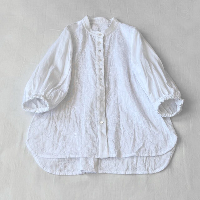 コットンローンバックガーゼ・エンブロイダリー・ウイングスリーブ・スタンドカラーブラウス