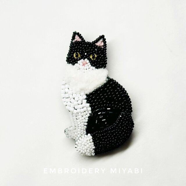 刺繍　ブローチ　ビーズ　猫　浴衣　ハンドメイド 黒ねこのビーズ刺繍ブローチ | Usamaki