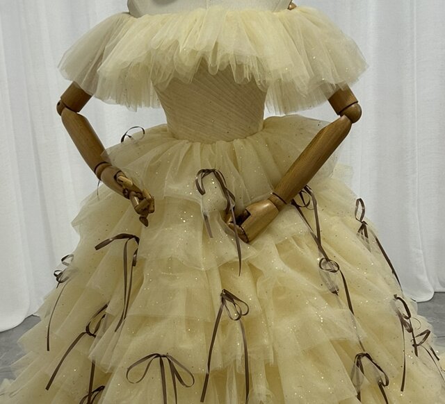 豪華！カラードレス イエロー オフショルダー キラキラチュール リボン