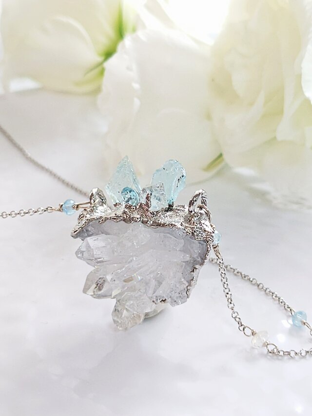 水晶クラスター とアクアマリンのネックレス トマスゴンサガ産 | iichi