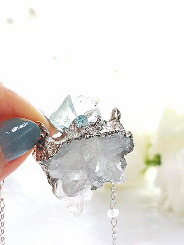 水晶クラスター とアクアマリンのネックレス トマスゴンサガ産 | iichi