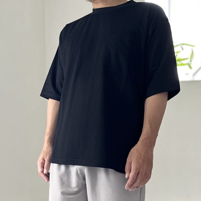 【接触冷感】ユニセックス　サイドスリット ポケット付 ルーズフィット Tシャツ【ブラック】『2025新作』