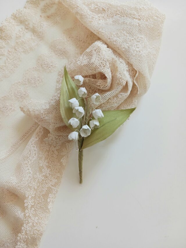 染め布花＊可愛いすずらんのコサージュ | iichi 日々の暮らしを