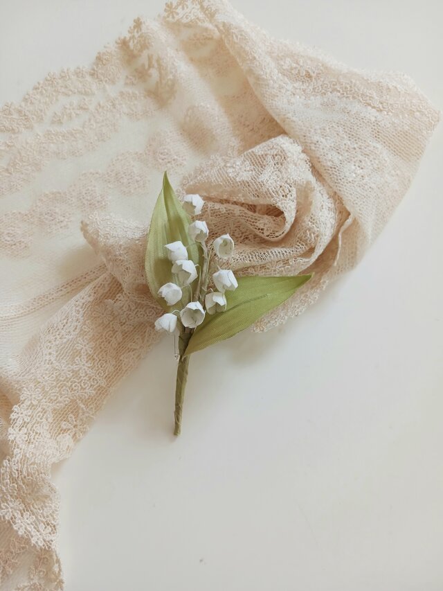 染め布花＊可愛いすずらんのコサージュ | iichi 日々の暮らしを