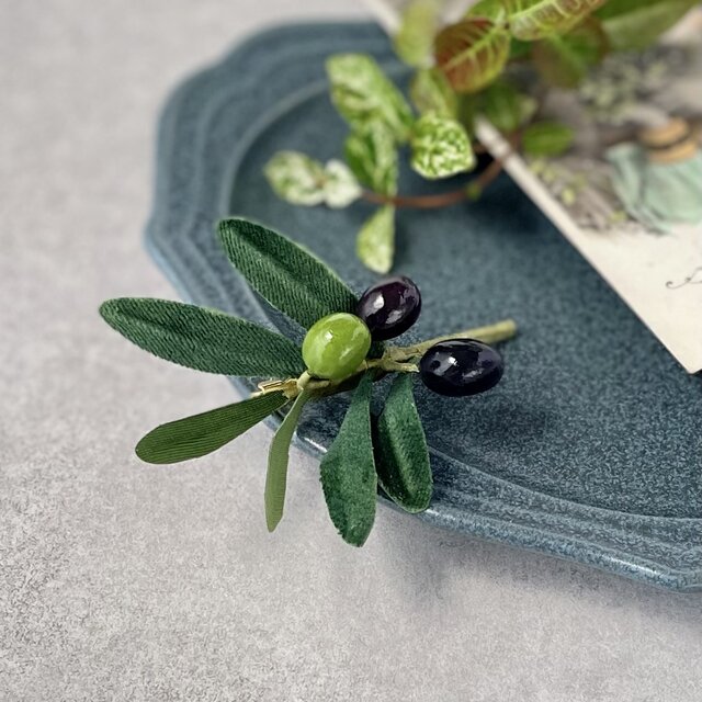 布花　オリーブ好きに嬉しい、美味しそうなオリーブのブローチ