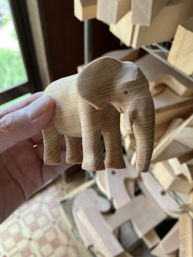 木製彫刻ぞう　檜