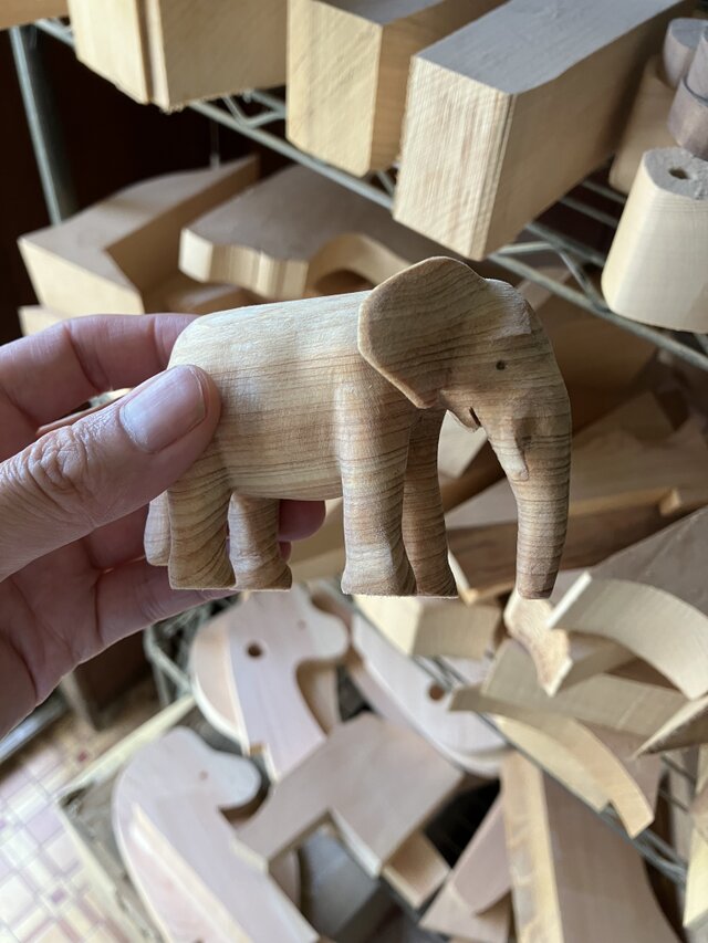 木製彫刻ぞう 檜 | iichi 日々の暮らしを心地よくするハンドメイドや