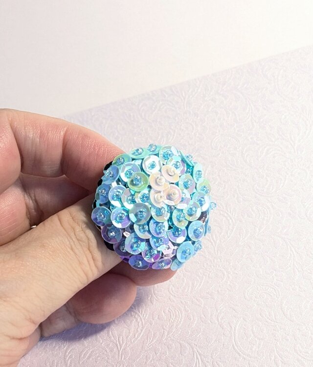 雨上がりの紫陽花／スパンコール刺繍ブローチ | iichi 日々の暮らしを