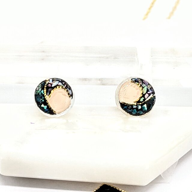 螺鈿と漆と蓄光砂のラウンドピアスイヤリング【2224】