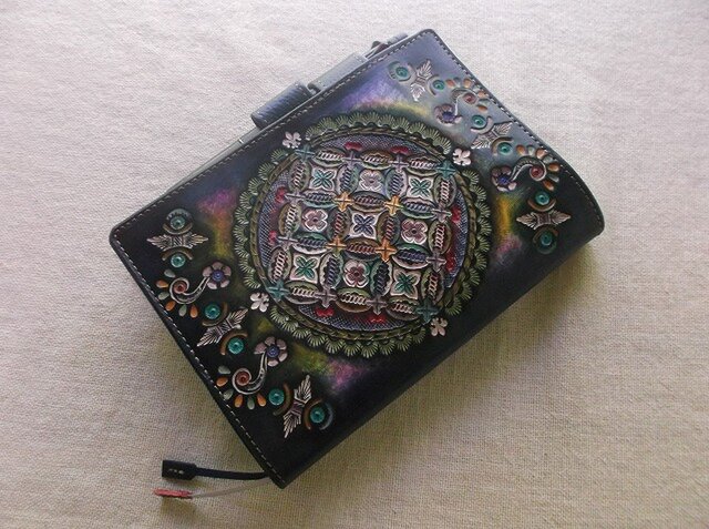 ほぼ日手帳対応　文庫サイズ手帳カバー　刻印＆拭き染め　牛革 ほぼ日手帳対応 牛革文庫サイズ手帳 刻印＆拭き染め | iichi
