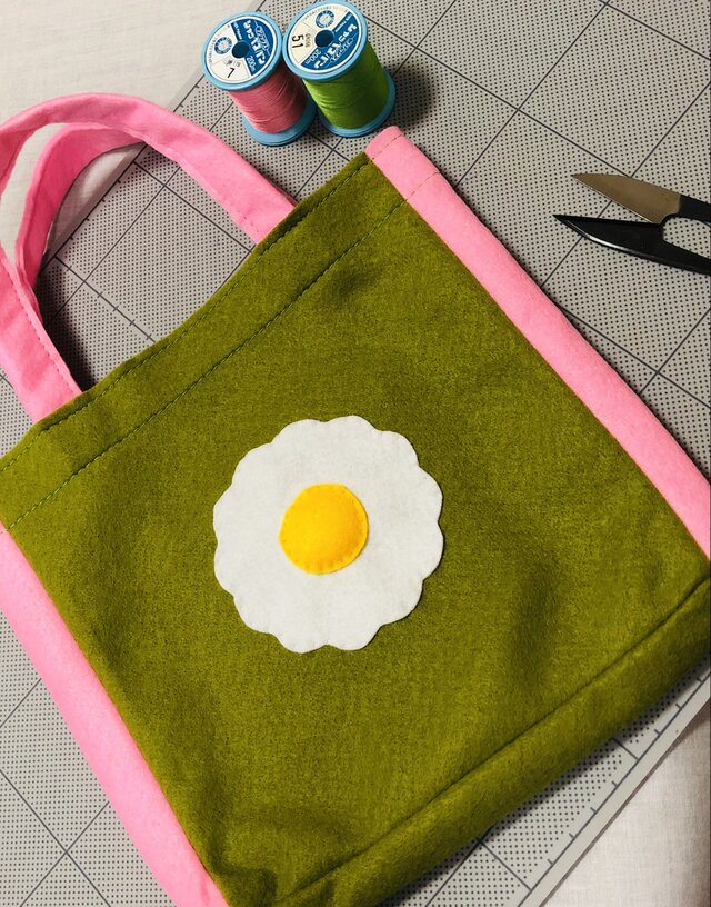 フェルトのミニトートバッグ 黄緑×ピンク | iichi 日々の暮らし